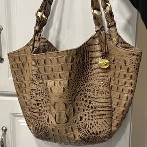 Jacqueline Hobo Brahmin
Crocodile Embossed Honey Bone leatherShoulder Bag